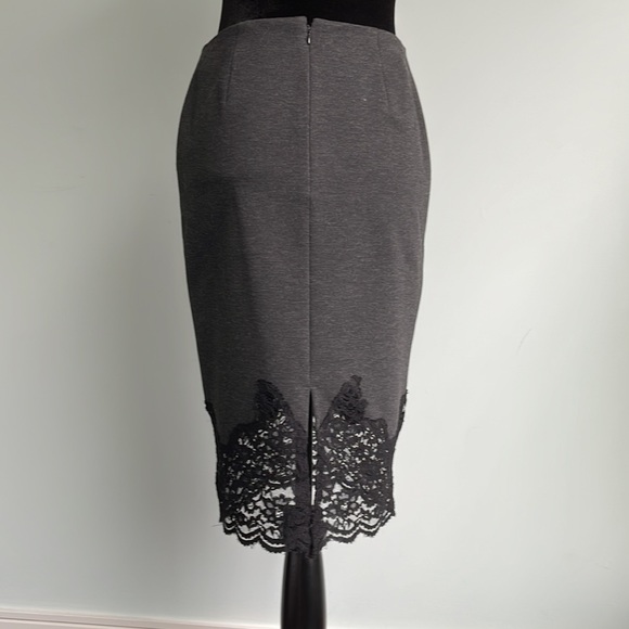 Vince Camuto skirt w lace detail. Size 0 or Small - Picture 2 of 6
